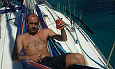 descansar en un velero de vacaciones